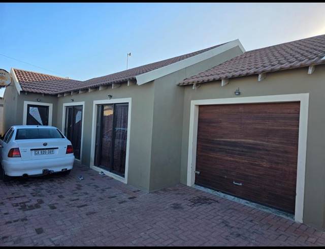 5 BEDROOM HOUSE FOR SALE IN MANDELA PARK
